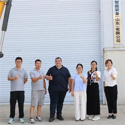 Rith Tástála Rathúil! Tá Custaiméirí na hOstaire ag Sár Faoi Ár dTochailteoir...