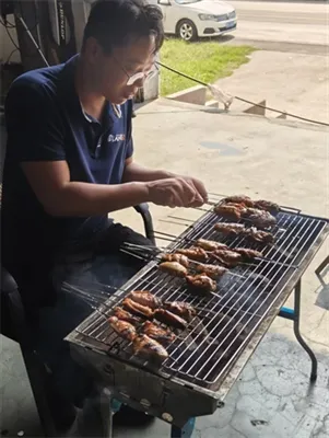 Chun an fhéile dhúbailte a cheiliúradh, thionóil muid barbeque foirne chun ár...